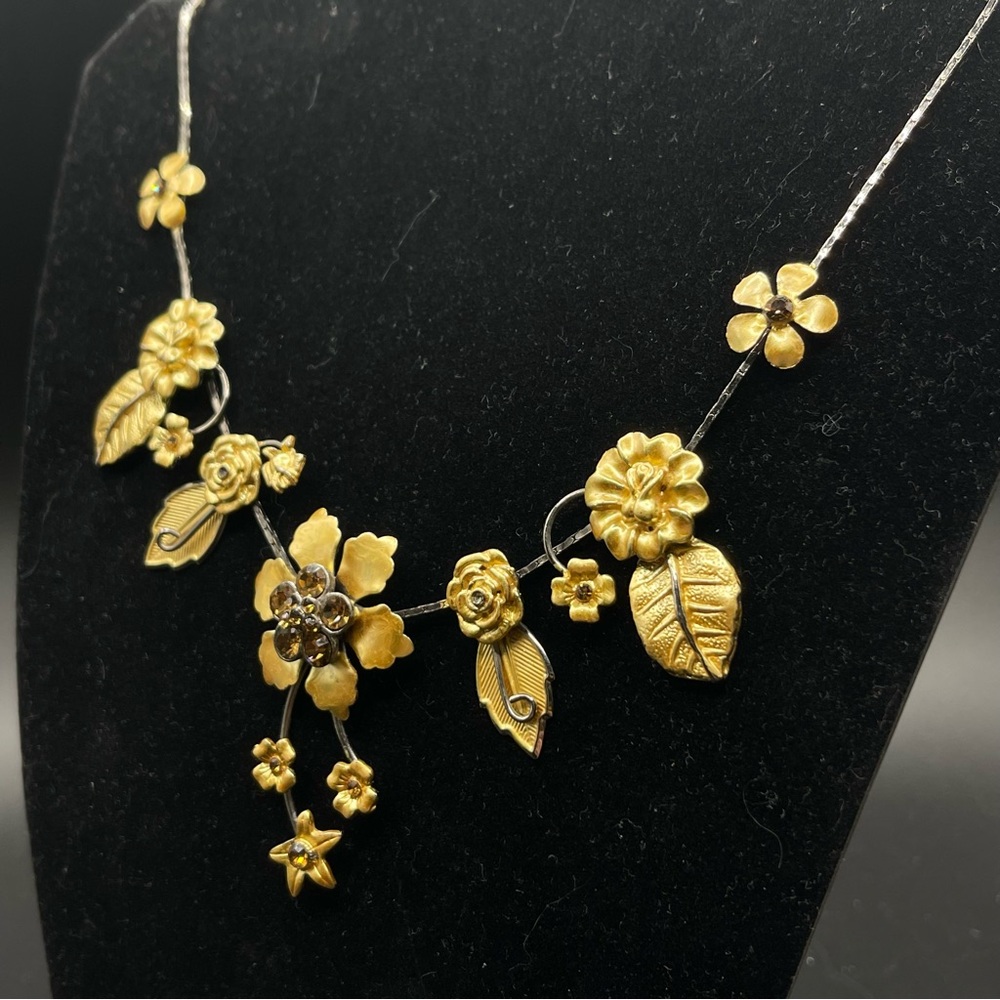 Gold Tone Floral Matching 17” Necklace with 3” extender and clip on Earrings